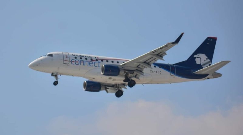 Aeromexical connect airliner in flight