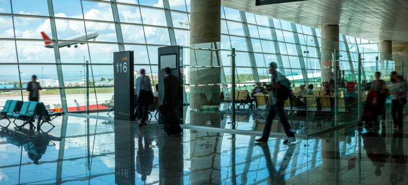 people in the airpiort